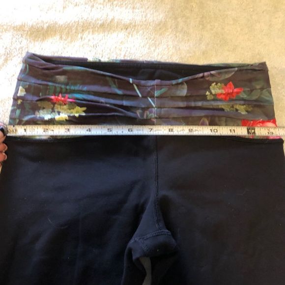 Lululemon crops size 6 - Picture 3 of 6